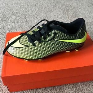 Nike Bravata II Soccer Cleats